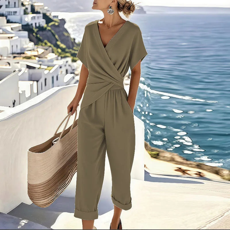 Coordinated Two-Piece Set with a Feminine Elegant Cut