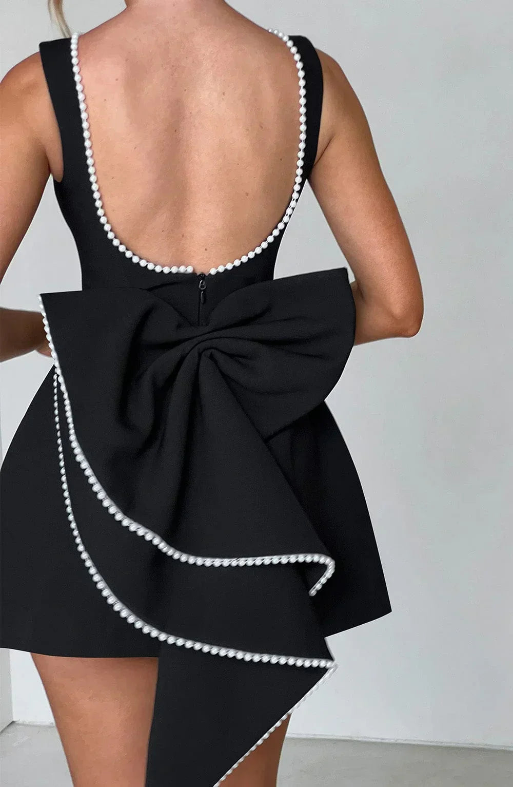 Women's Short Dress with Oversized Bow at the Back